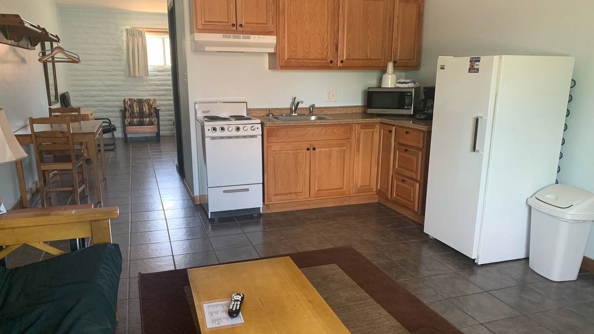 Lewis House | 2 Doubles+Sofa Bed+Kitchen at Dolores Mountain Inn