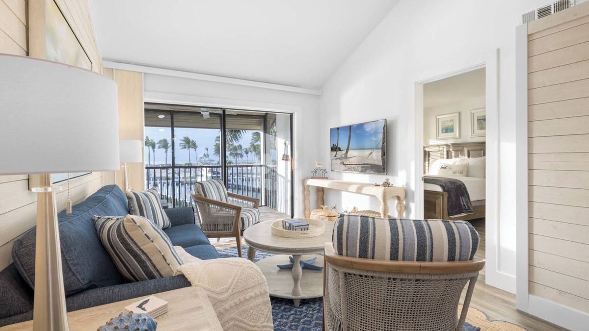 Captiva Apartment | 2 Elegant 2BR Villas by the Marina w/Direct Access to Boating Adventures
