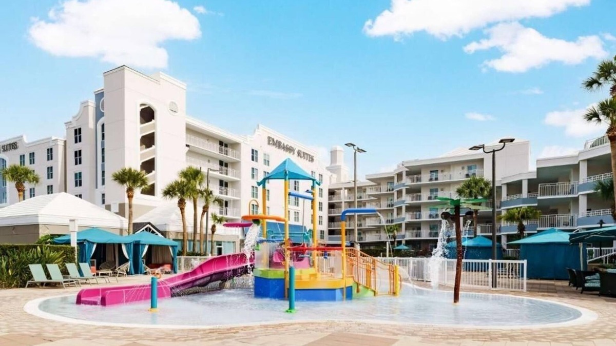 Florida Central Atlantic Coast Hotel | 2 Elegant Suites Perfect for Theme Park Escapes + Free Breakfast and Shuttle