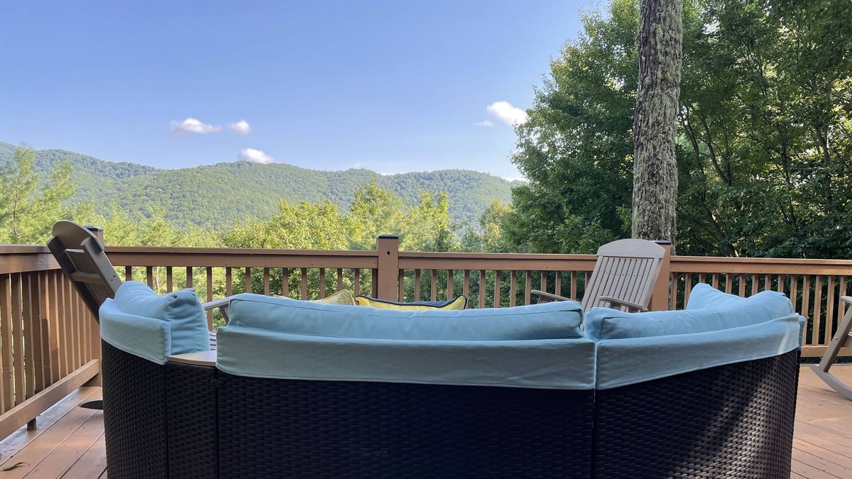 Blue Ridge Cabin | 2 En-Suite Masters! Gorgeous Mountain View! Dogs Ok. Updated 2022. Secluded.