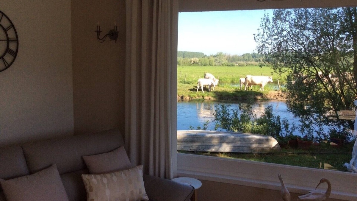 Nampont House | 2 ensuite bedrooms, a spacious, well appointed Gîte overlooking the River Authie