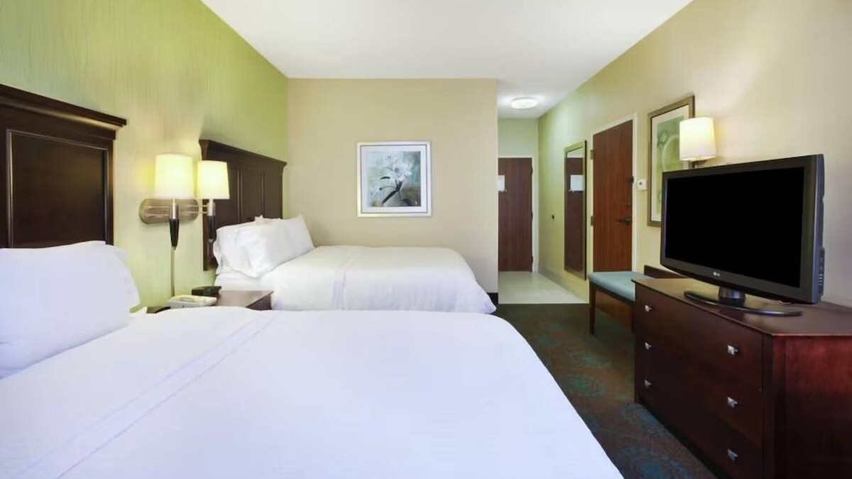 South Bend Hotel | 2 Exclusive Suites w/Free Breakfast – Great for Extended or Short Stays