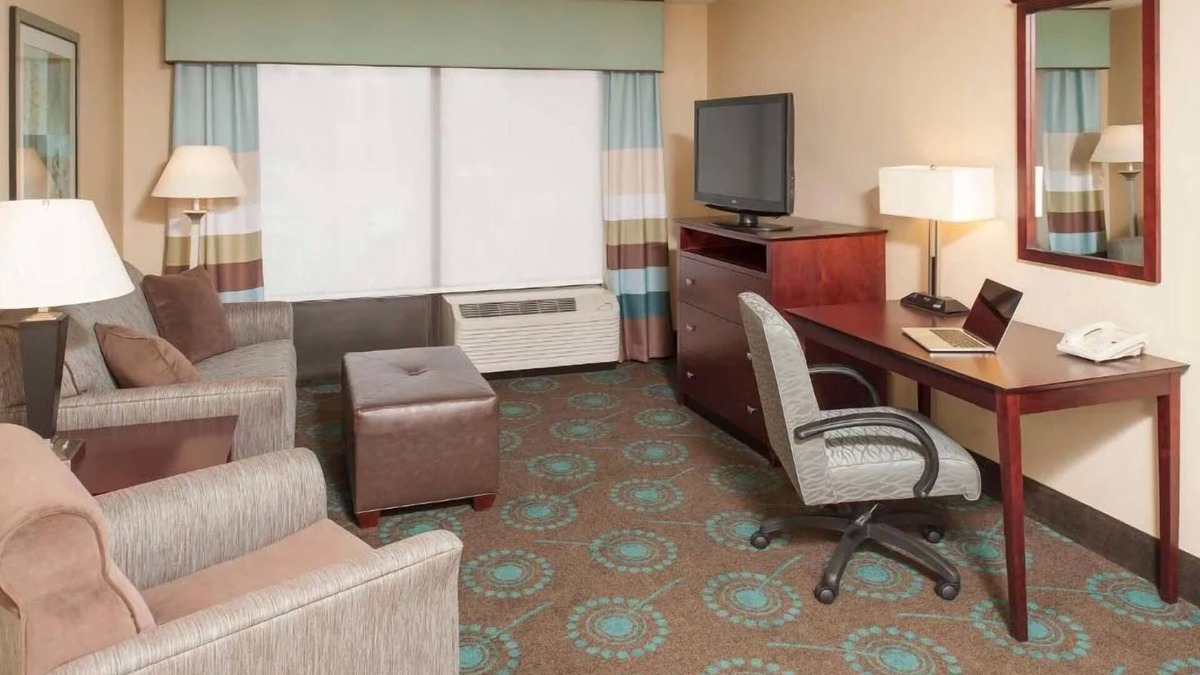 South Bend Hotel | 2 Exclusive Suites w/Full Kitchen & Free Breakfast – Great for Extended Stays