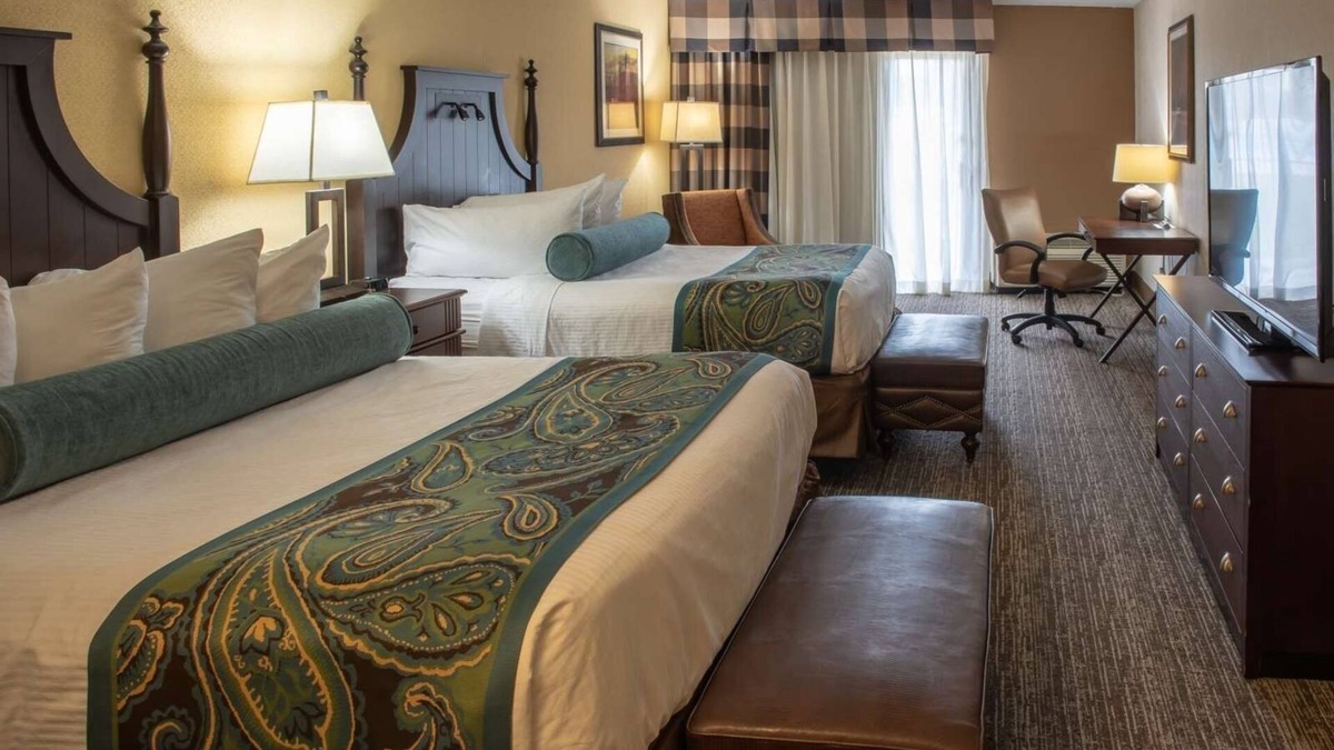 Harrisburg - Hershey House | 2 Family-Friendly Units w/Pools – 10 Min to Hersheypark Excitement!