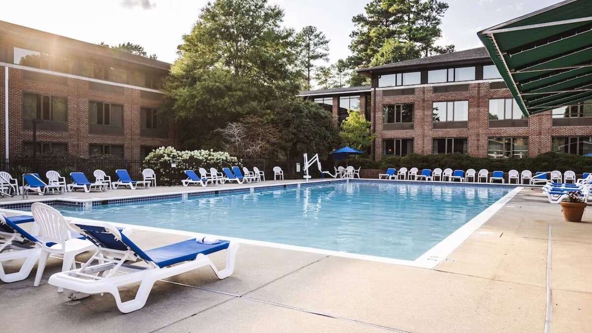 Williamsburg Hotel | 2 Family-friendly Units! Short Drive to Williamsburg International Airport!