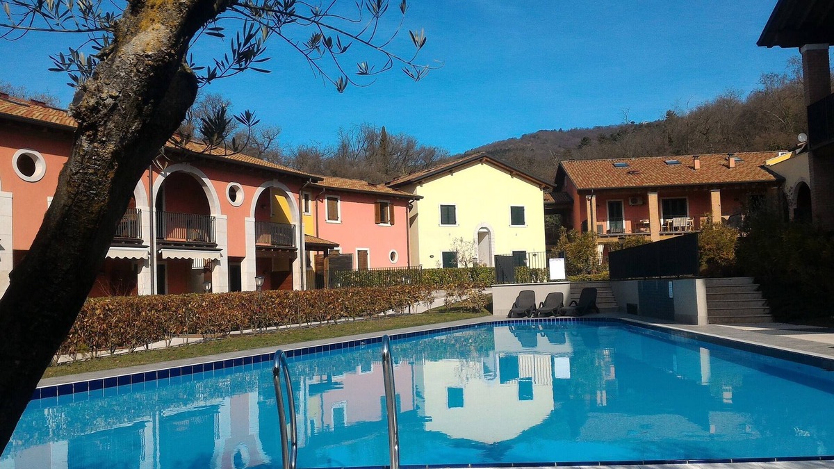 Costermano House | 2 FLOOR APARTMENT WITH TERRACE AND POOL (WI-FI & AIR COND. INCLUDED)