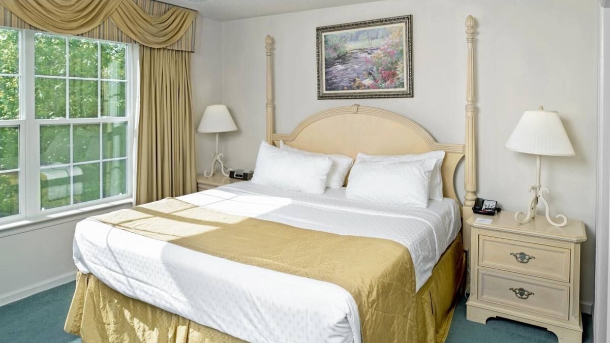 Berkeley Resort | 2 Great Units for Group Travel, Near Colonial Williamsburg, Kitchen, Pool, Golf