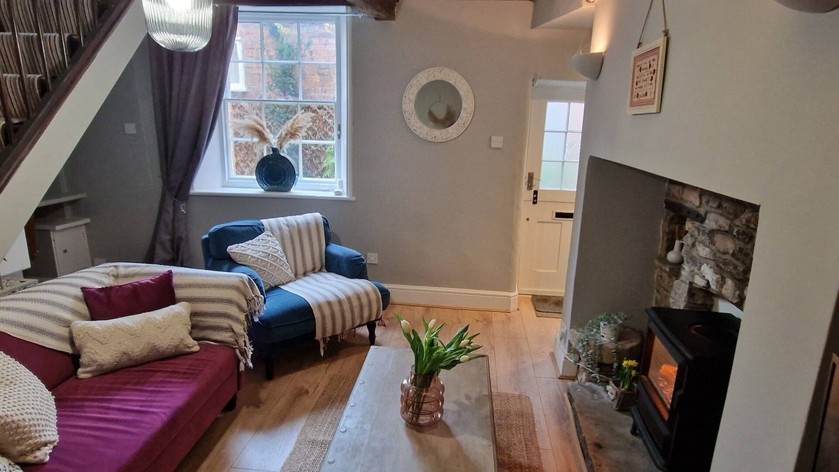 Sleaford Cottage | 2 Guests - Pet Friendly Stone Cottage in Sleaford