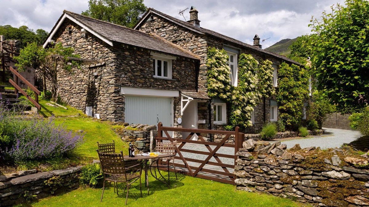 Rydal House | 2 HART HEAD BARN, pet friendly, with open fire in Ambleside
