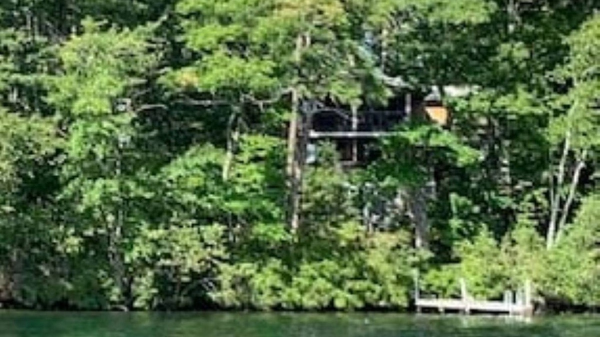 Wolfeboro Cottage | 2 Home Compound on Lake Winnipesaukee with Private Docks - Linens Provided
