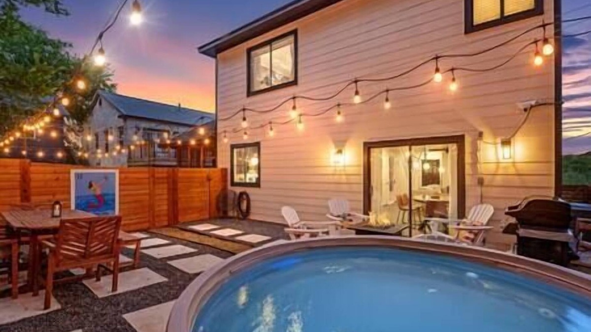 MLK House | 2 Homes-16 Guests-POOL-ARCADe-Large Backyard-Grill