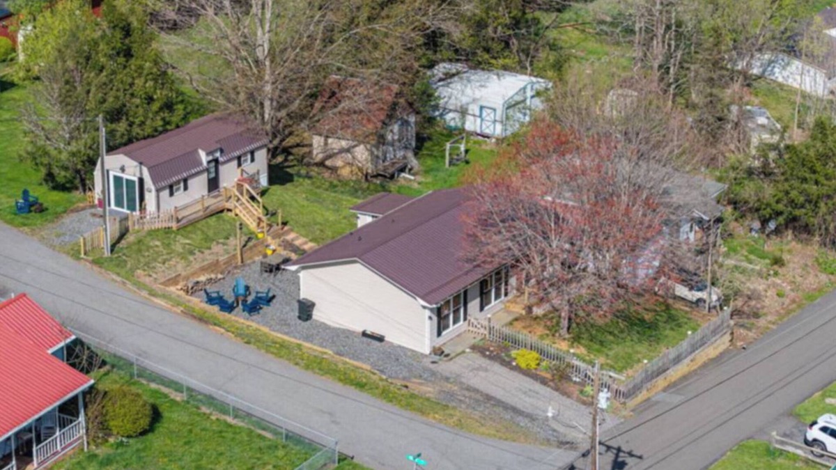 West Jefferson House | 2 Homes - 4 Beds/2 BAs - Easy Walk to Downtown West Jefferson.