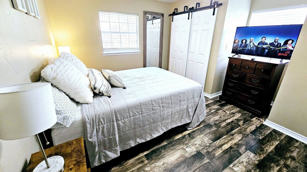 Brookeland House | 2 Homes! 6 BR 5BA! Swimming pool! Private Hot Tub! Pool Table! Basketball Hoop!
