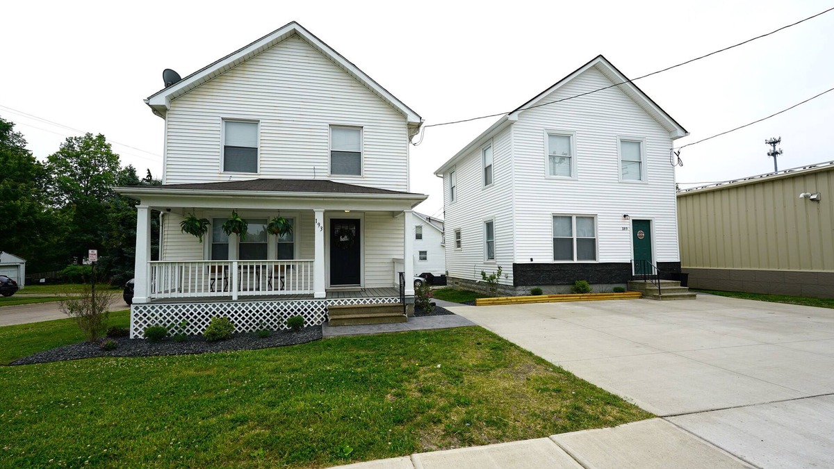 Elyria House | 2 homes- 7BR: Gather & Relax