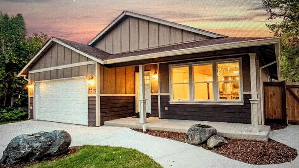 South Hill House | 2 Homes Available! Newer 3 bedroom & 2 bath Rambler & Tiny Home in backyard