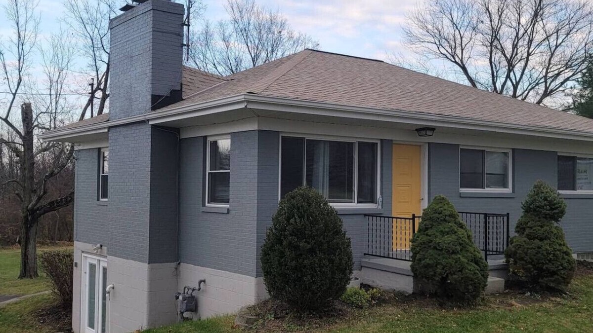 Otterbien Home House | 2 Homes for large group/Hot Tub & Close to all