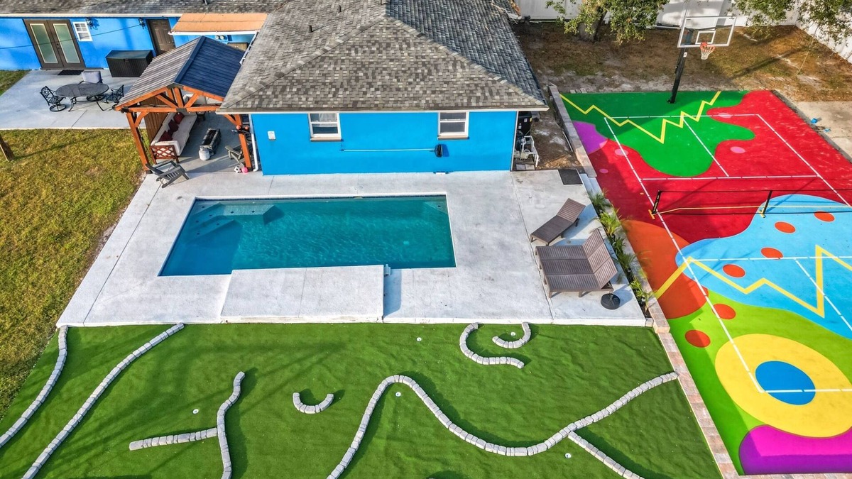 Clearwater House | 2 Homes- Heated Pool & Pickleball- The Dunedin Duo