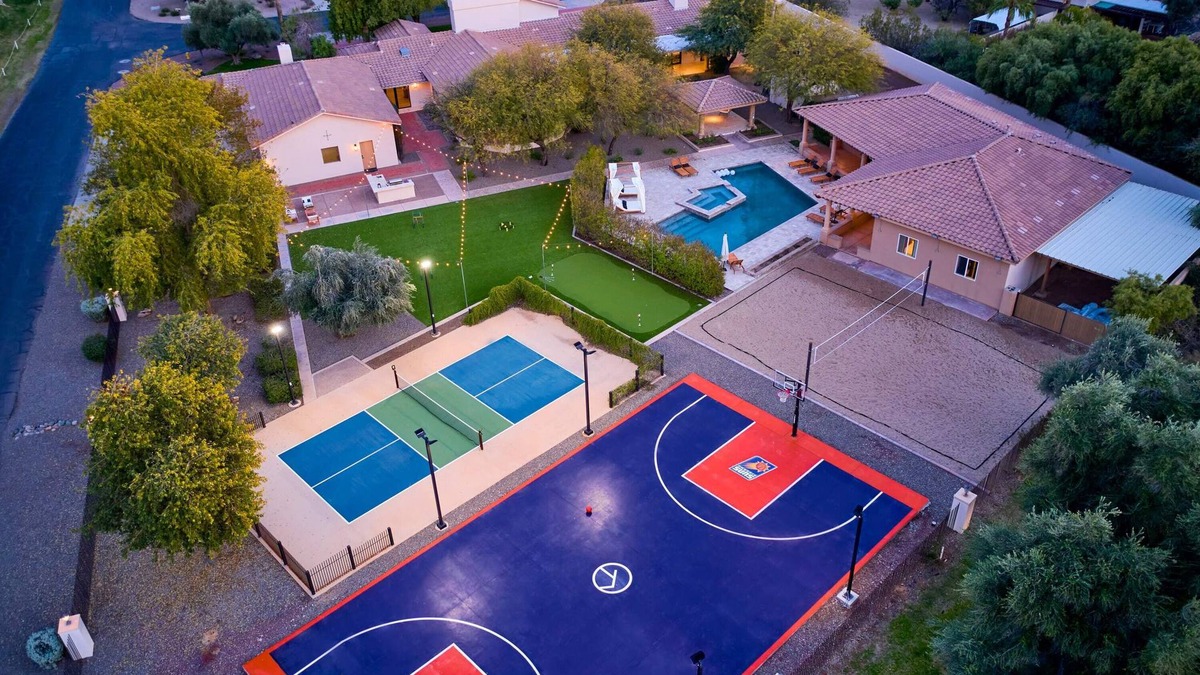 Paradise Valley Village Villa | 2 Homes in 1 l Pickleball l Speakeasy l Gym l Pool