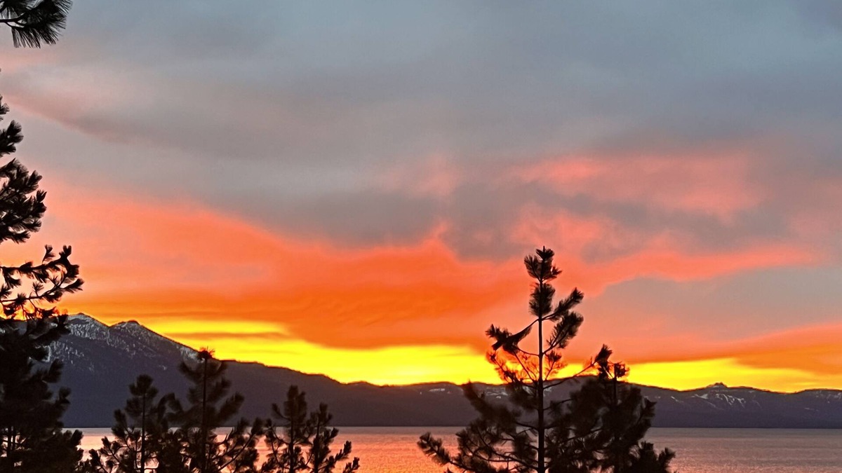 Al Tahoe House | 2 Homes with 6 Bdr near the lake w/Hottub