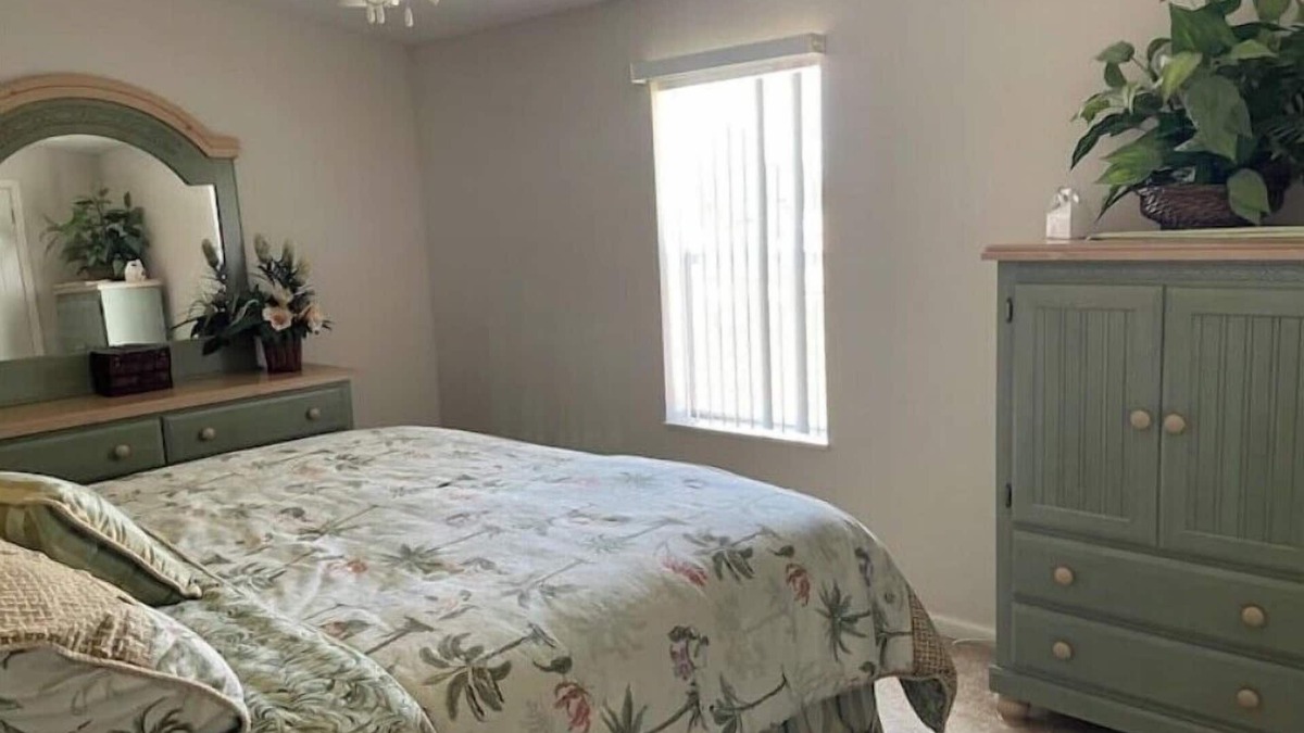 Moore Haven House | 2 houses, 2 boat slips boat ramp,
