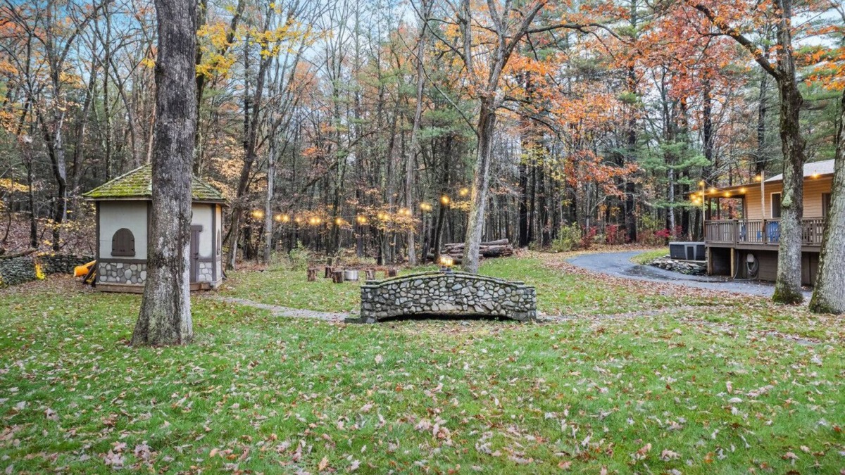Hawley Cabin | 2 Houses, 22+Guests, 2 Hot Tubs, Renovated, Groups & Events Welcome, Firepit