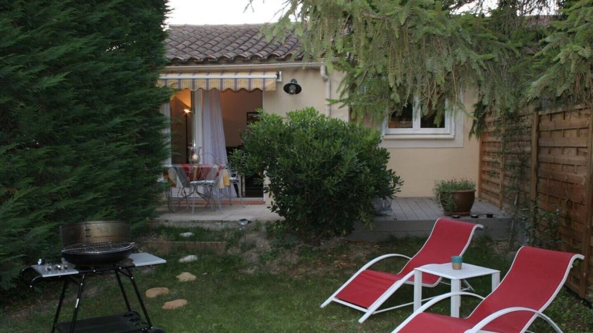 Saint-Saturnin-les-Avignon Cottage | 2 independent apartments on the ground floor