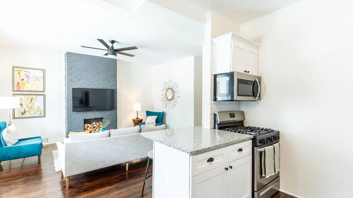 Columbia-Tusculum House | 2 in 1! Updated Home in Hyde Park Sleeps 10 in 2 Units – Walk to Waterfront
