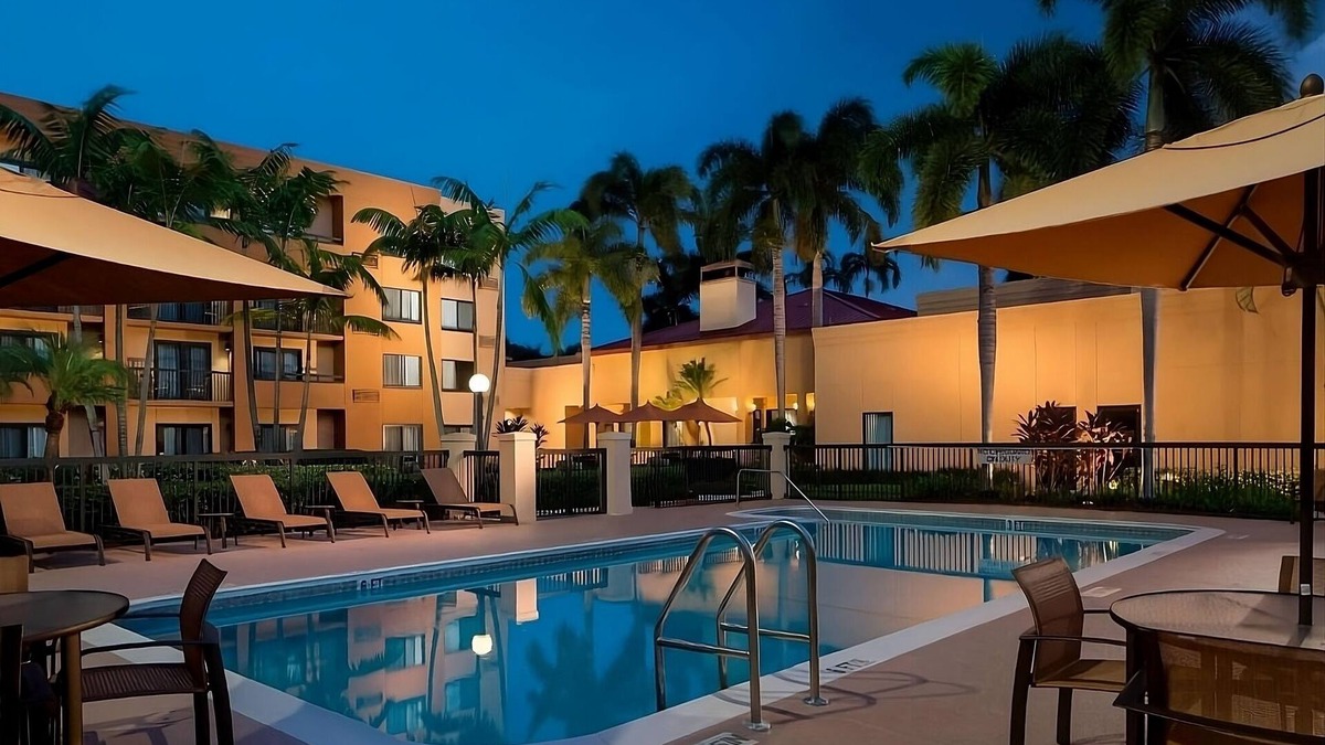 Boca Raton Hotel | 2 Inviting Suites Perfect for Families, Heated Pool & On-Site Market Convenience