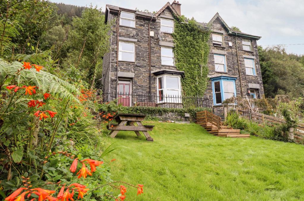 Corris Apartment | 2 Isygraig