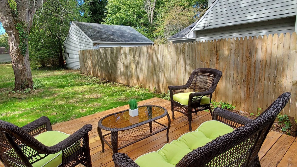 Richmond Heights House | 2 KING 3 QUEEN BEDS. Spacious. Quiet Neighborhood