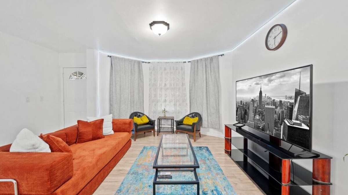 Constable Hook House | 2 King Beds! 1 min to NYC Train