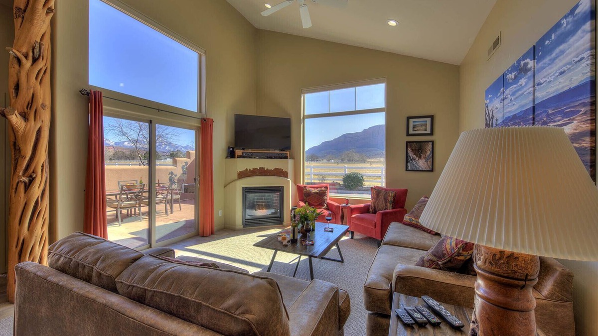 Moab South Valley House | 2 King Beds, Amazing Views, Pool-seasonal & Hot tub-year round