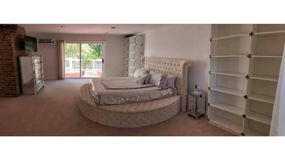 Colesville House | 2 KING beds HANDS&HEART 2LEVEL 2R