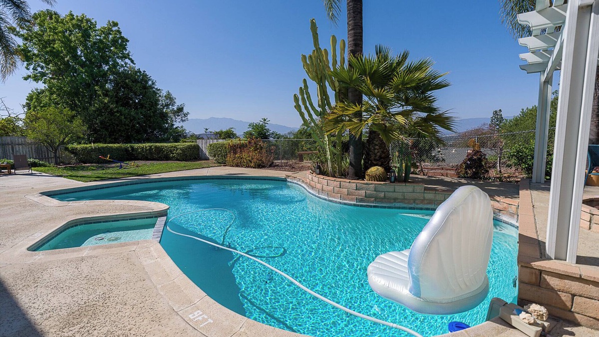 Estates at Canyon Crest House | 2 king beds, near UCR, pool & arcade.