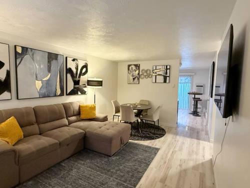 Manito Apartment | 2 King Bedsqueen Sleeper Sacred Heart Downtown