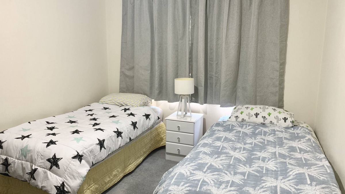Hamilton House | 2 king single beds private room
