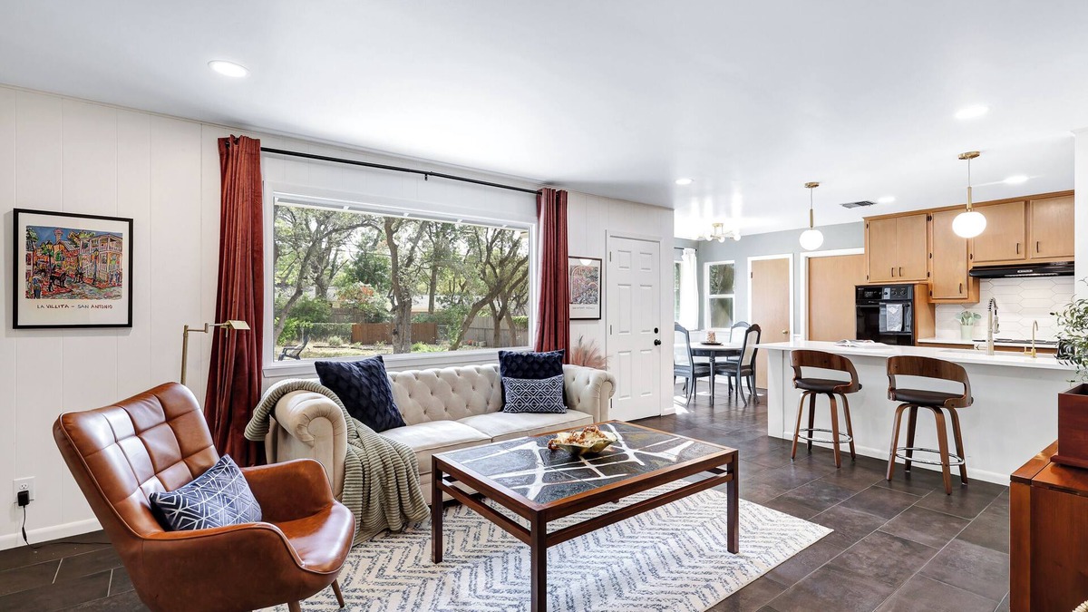 Wetmore House | 2 Kings~1 Queen w/Big Backyard+Fire Pit/n10 min's to Med Center/Airport/6 Flags