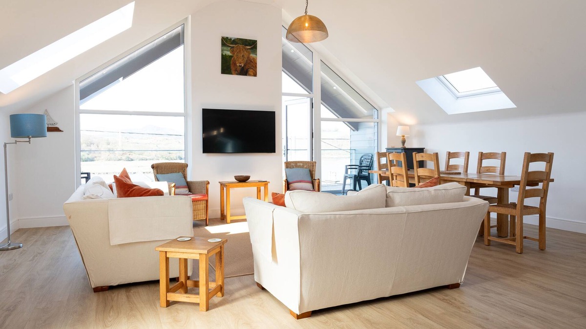 Kippford Cottage | 2 Kippford Slipway - a house that sleeps 6 guests in 3 bedrooms