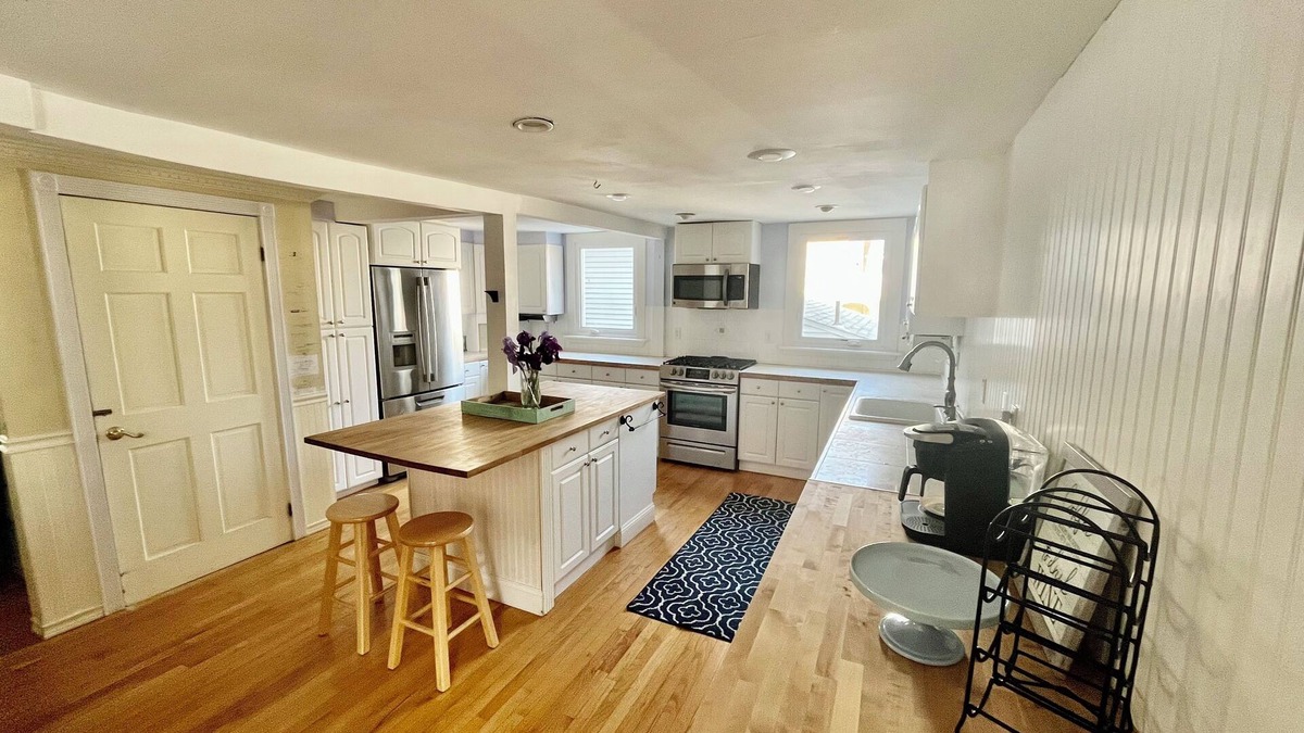 Ocean Grove House | “2 KITCHENS” in Enchanting Victorian With Ocean Views ~ Steps To The Beach