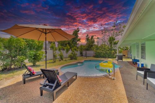 Venice Gardens House | 2 Kitchens, Pool, Ping Pong, Corn Hole, BBQ