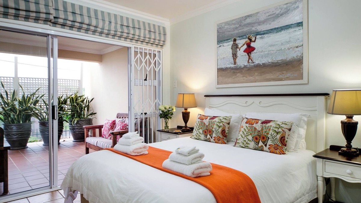 Illovo Beach Apartment | 2 La Mer - Side-sea & garden view