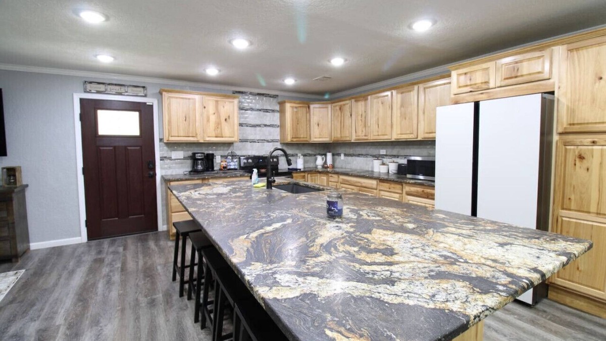 Mid America House | 2 Lakes Oasis in Hot Springs