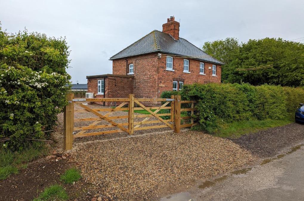 Arnold House | 2 Lane End Cottages