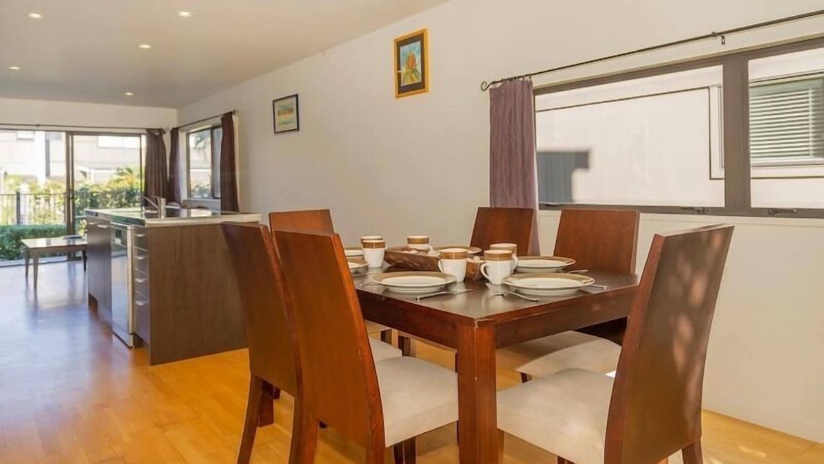 Whitianga Apartment | 2 level self contained apartment close to the poolat AquaSoleil.