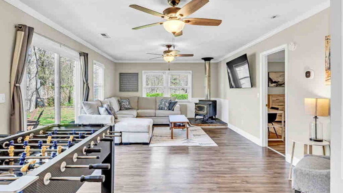 Greensboro House | 2 Living Rooms+ K be +, Secret Room, central local