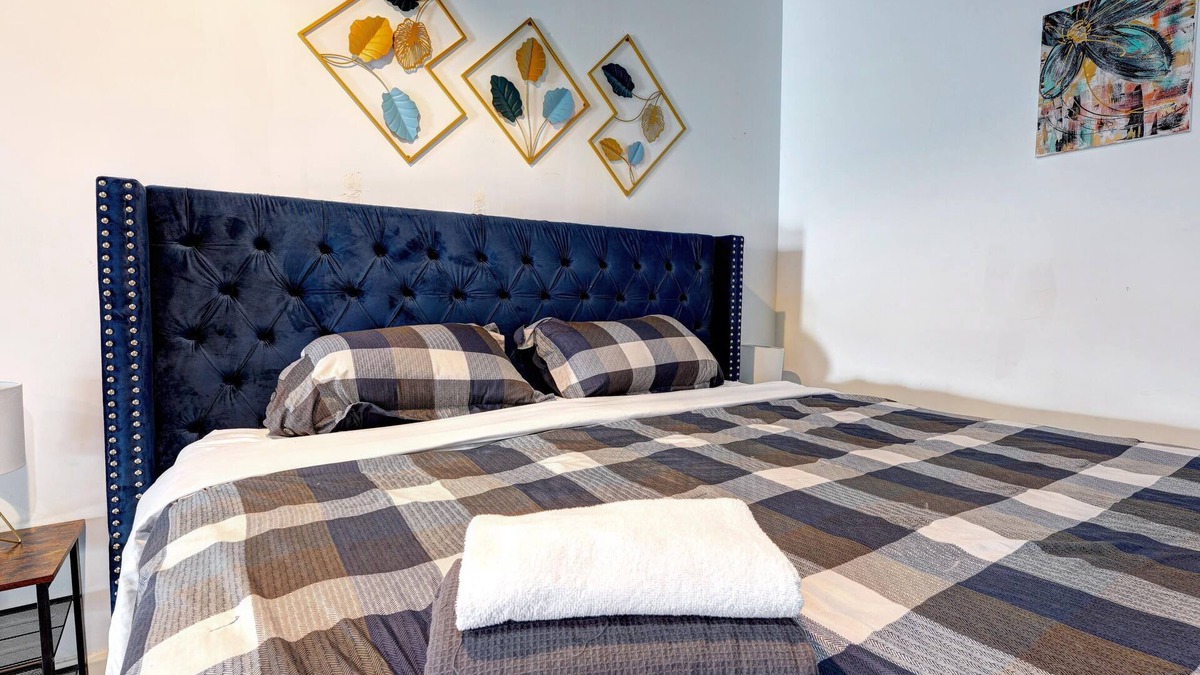 La Petite-Patrie Apartment | #2 - Loft - Plaza St-hubert - Center Montreal