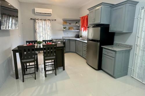 Silver Sands Apartment | 2 Love Birds Abode 3 Minutes to Beach