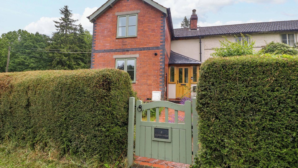 Moreton House | 2 LOXTER VILLAS, pet friendly, character holiday cottage in Ledbury