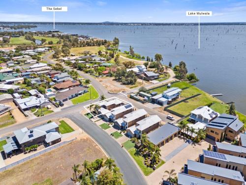 Yarrawonga House | 2 Luton
