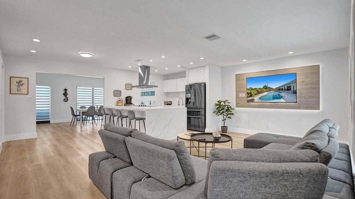 Plantation House | 2 Luxury homes w/heated pool, 6 bedrooms, Fire pits, 15 min to FLL & the Beach